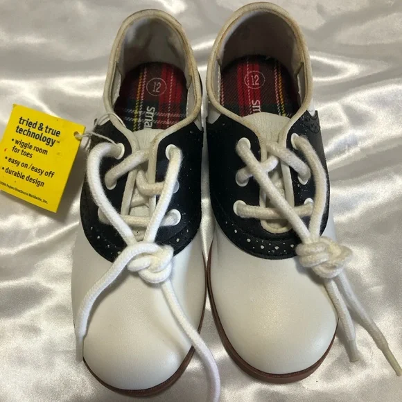 Smartfit N.W.T. Kids' Black and White Saddle Shoes.Girls Vintage Retro 1950’S - Picture 3 of 8